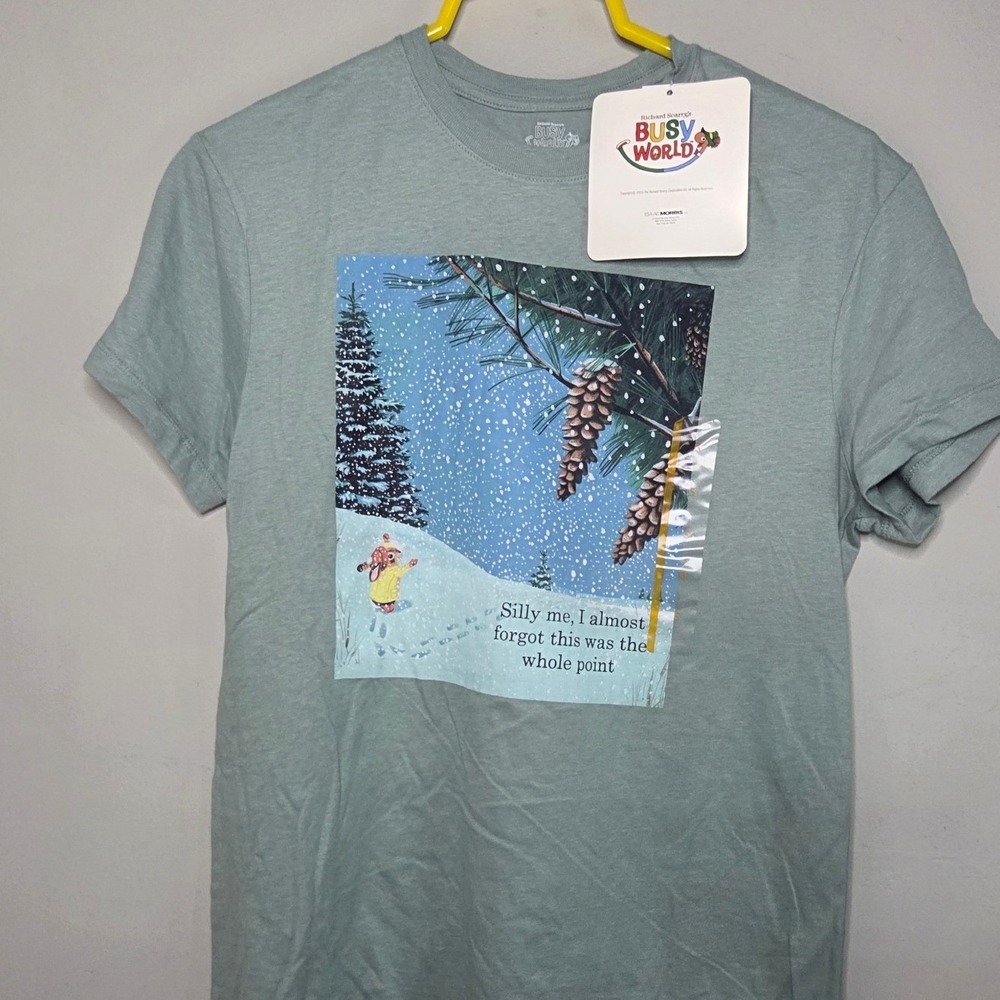 Richard Scarry Busy World Christmas Graphic T-Shirt Small Sage Green Cotton NWT - Picture 2 of 6